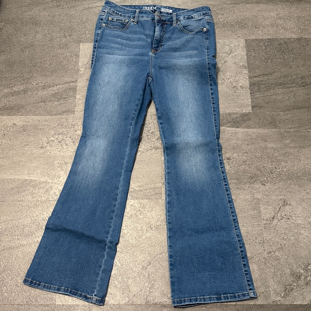 Like New Torrid Feel the Fit Trio Slim Boot Limitless Stretch Jeans 10-14R